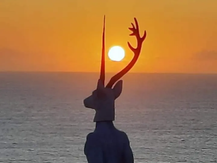 La statue veado, le cerf de nazare au Portugal, spot de surf